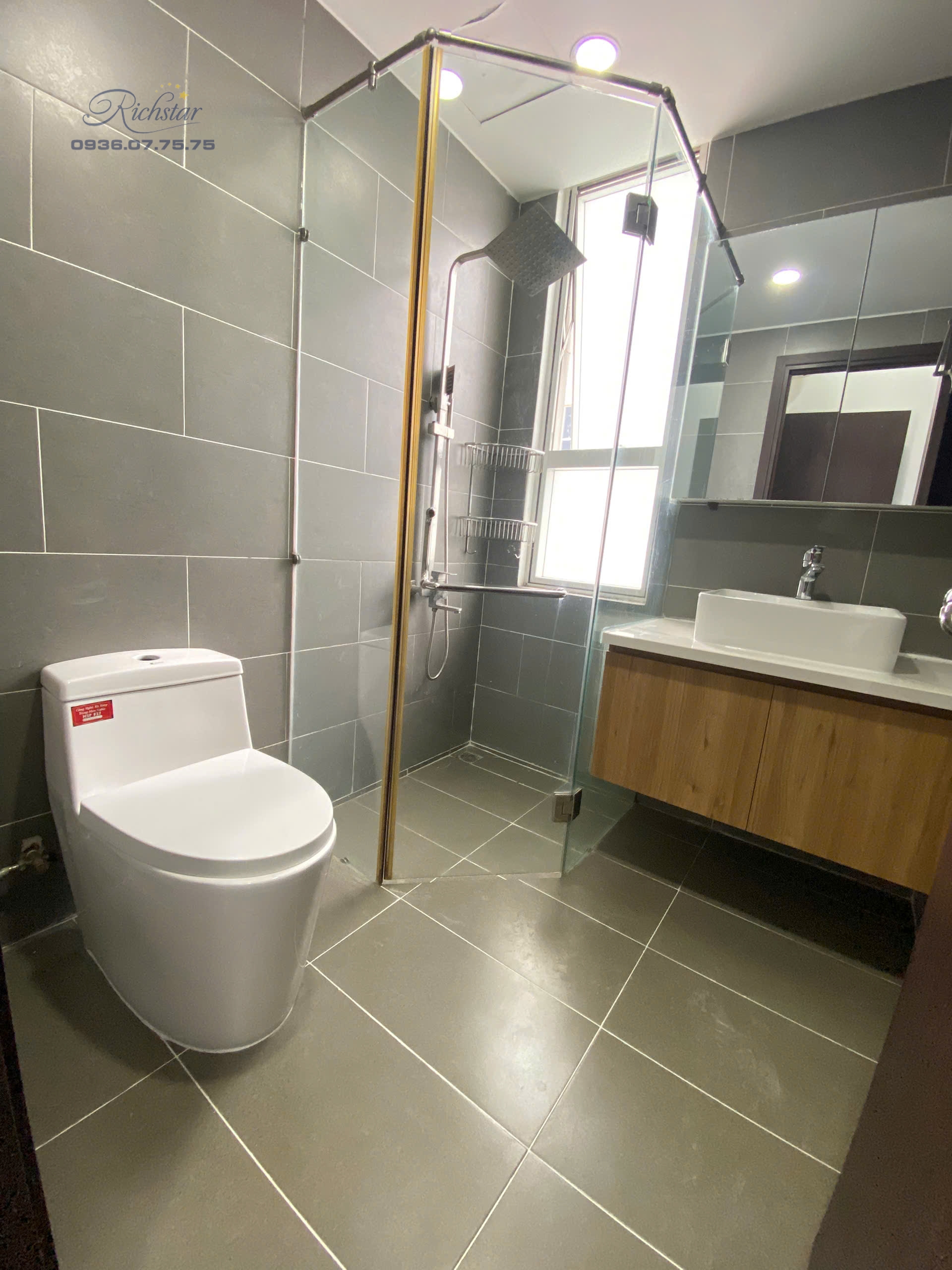 z7068428015126_7807e8312bbbb914b1f8ed7c96a47a07 z7068428015126 7807e8312bbbb914b1f8ed7c96a47a07 - Richstar Tân Phú